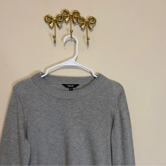 Simply Vera Vera Wang Gray and White Layered Blouse. Size M - Picture 2 of 7